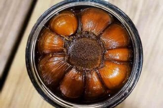 طرز تهیه سیر ترشی | دستور خونگی، خوش‌عطر و اصیل